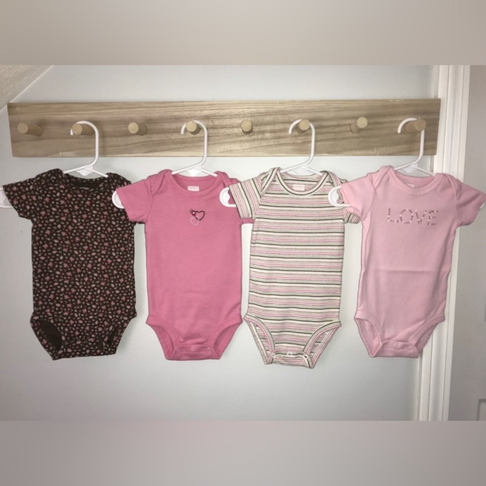 Carter’s 4 pack Onesies Baby Girls Size 3 months
